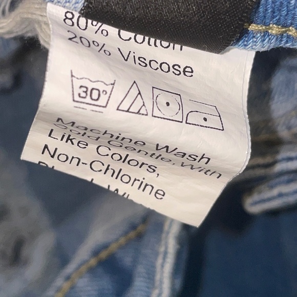 EUC Shein Destroyed Distressed Frayed Ripped Denim Shorts Size 3XL - Picture 3 of 5